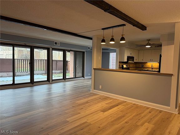 3rd image of 911 Canyon View Rd APT 112