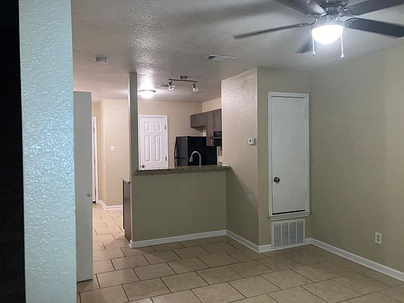 3rd image of 4100 Gus Dr #B