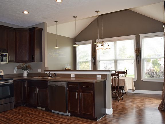 Breakfast bar/morning room
