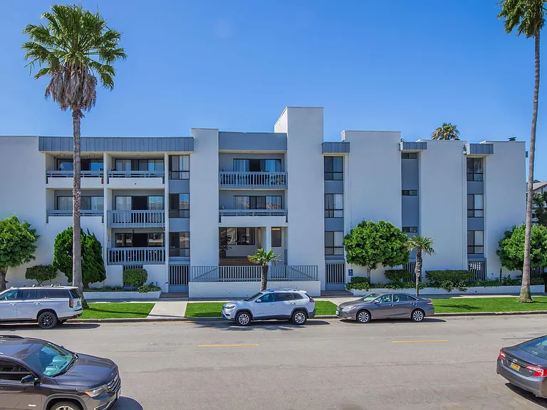 Riviera Vista Apartments — Photo 7