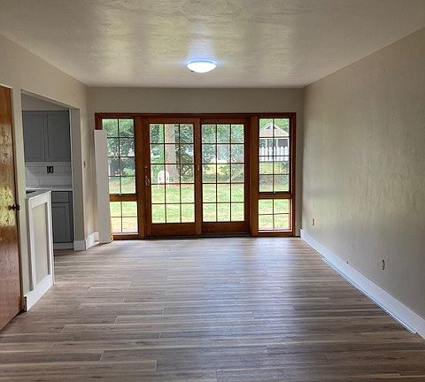 4th image of 1826 Oak Park Dr
