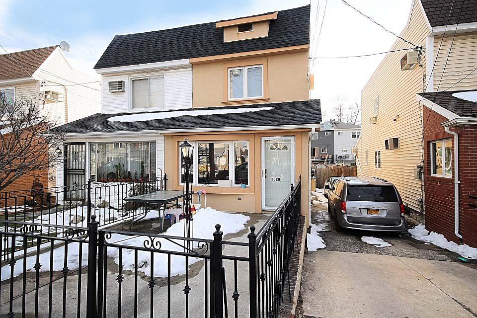 1st image of 2028 E 71st St