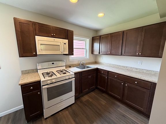 4th image of 2328 N Gale Ave