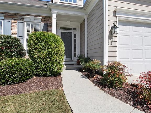 3rd image of 127 Churchcliff Dr