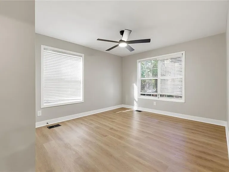 311 Henry Aaron Ave SW — Photo 22
