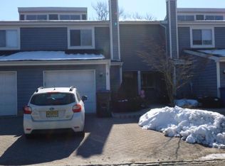 33 Rambling Meadows Ct, Tinton Falls, NJ 07724