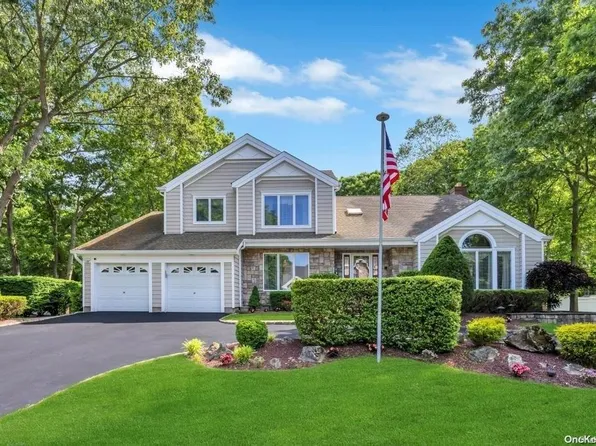 4 Cori Lane, Bohemia, NY 11716