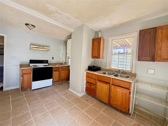 3rd image of 3005 E 54th St