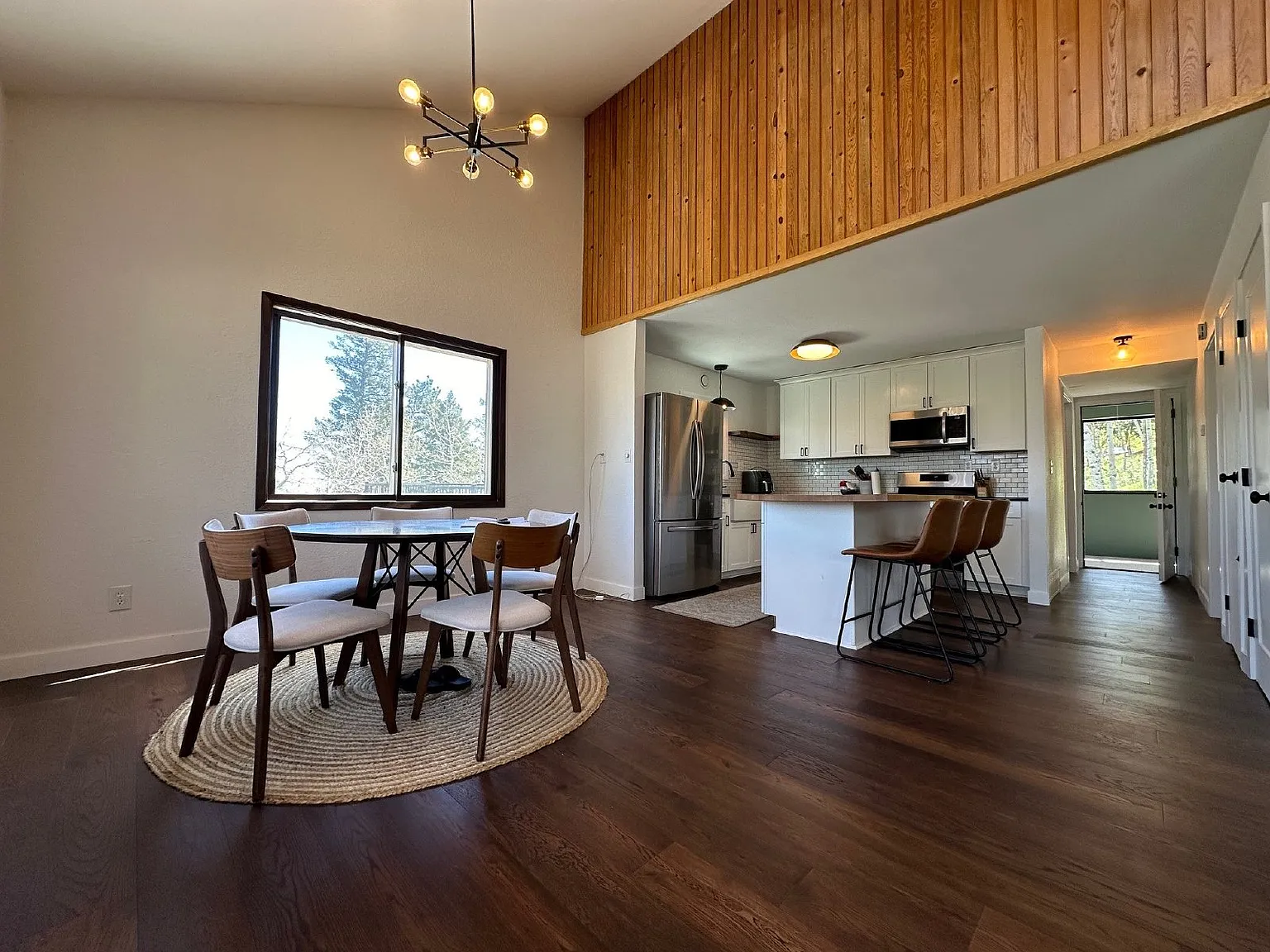 3 bed, 2.0 bath, 2001 sqft, $3,700 — Photo 4