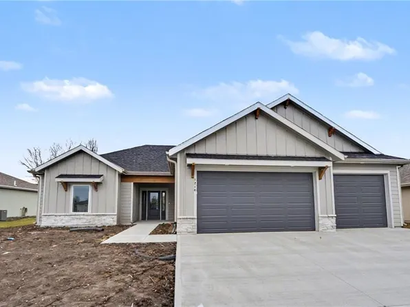 1210 Alexander Ct, Ottawa, KS 66067