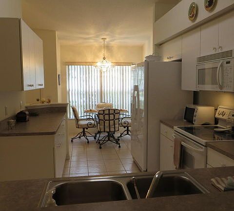 4th image of 3015 Oak Hammock Dr
