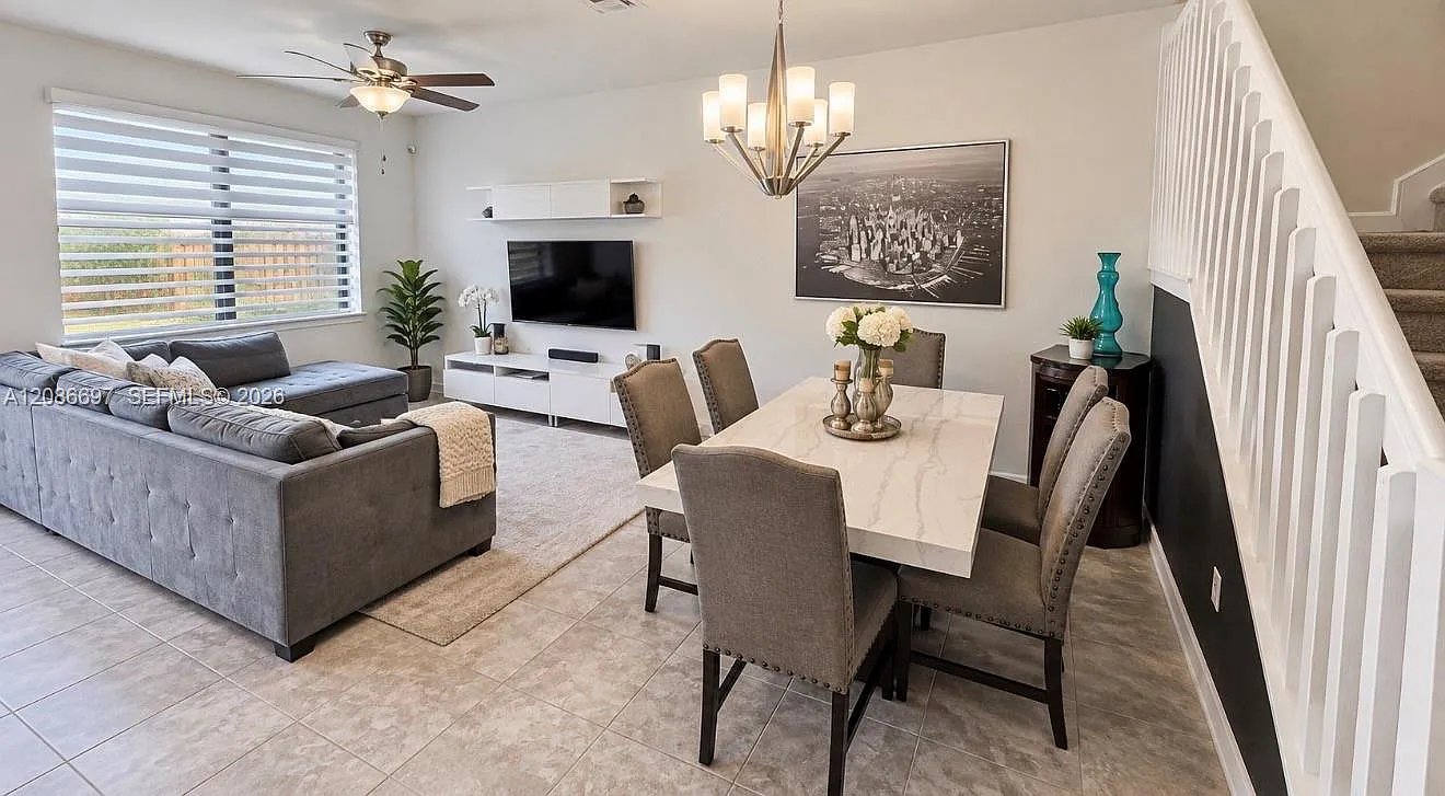 Century Townhomes At Bird — Photo 4