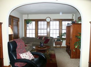 1004 Cambridge Dr, Kalamazoo, MI 49001