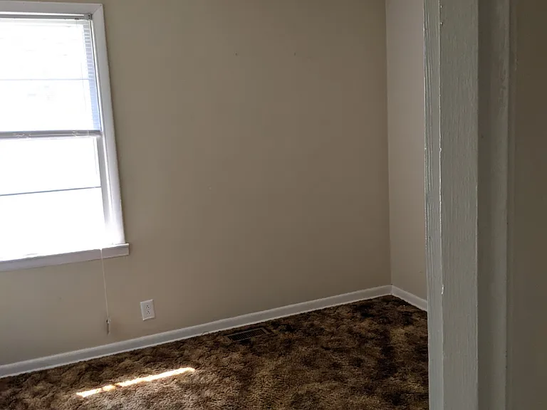 125 Whiteside St — Photo 8