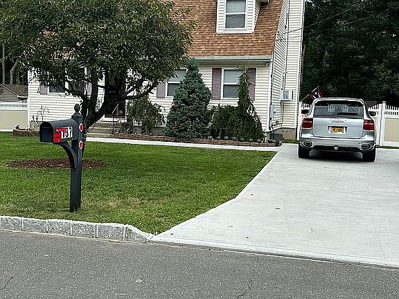 3rd image of 137 Norfleet Ln
