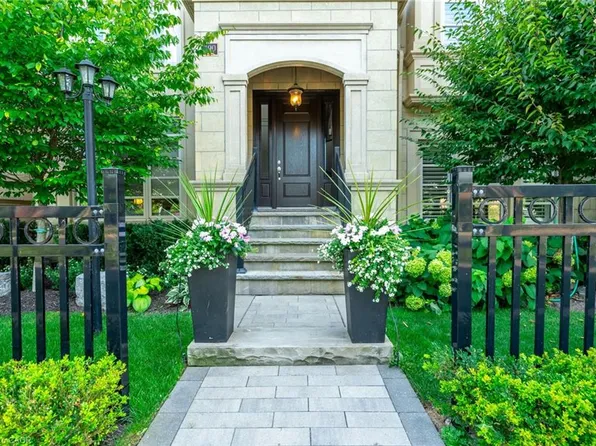 190 Dorval Dr, Oakville, ON L6K 0H3