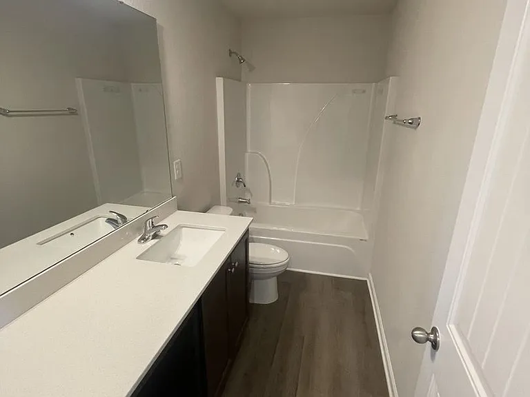 1100 Peony Ln — Photo 12