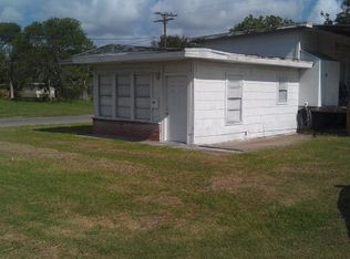 1831 W George St, Port Lavaca, TX 77979