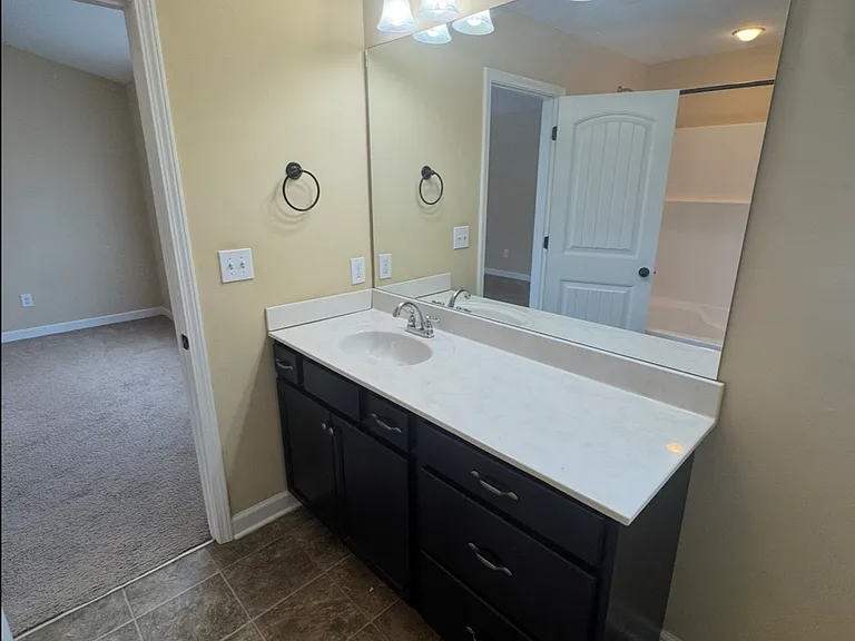 111 Castanet Ct — Photo 47