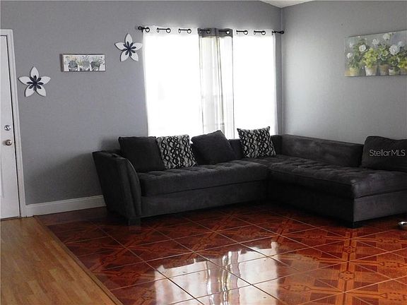 4th image of 2983 Red Oak Dr
