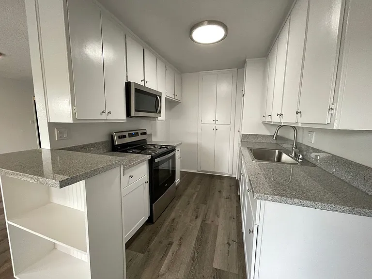 20317 Saticoy St — Photo 16