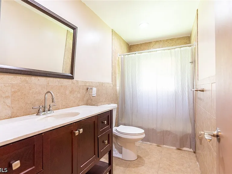 235 SE 45th St — Photo 24