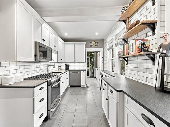 4th image of 935 Shirley Ave