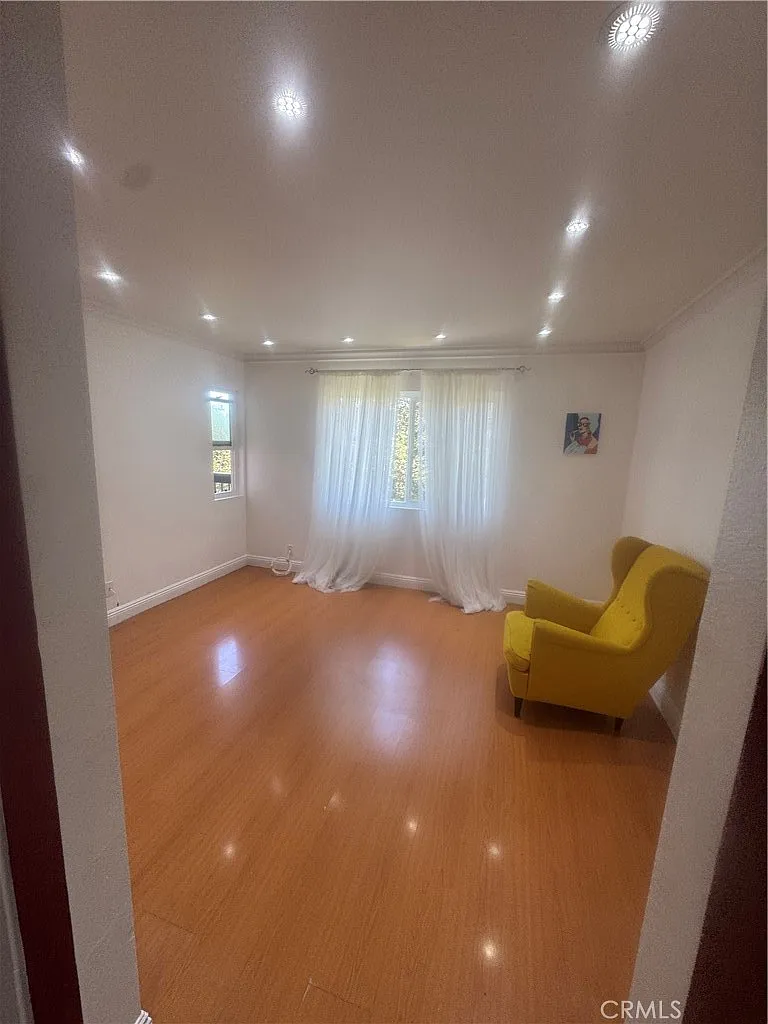 2 bed, 1011 sqft, $2,950 — Photo 2