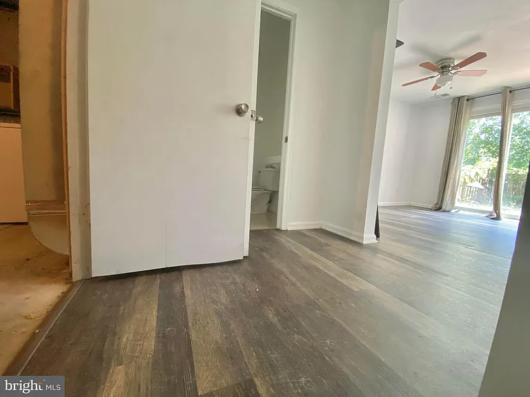 7351 Crestleigh Cir — Photo 16