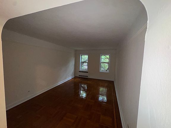 4th image of 84-32 Penelope Ave #2H