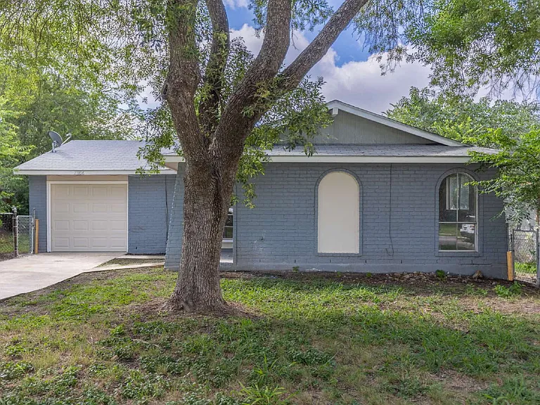 2306 Fairhill St — Photo 1