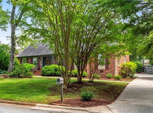 808 Meade Dr, Greensboro, NC 27410