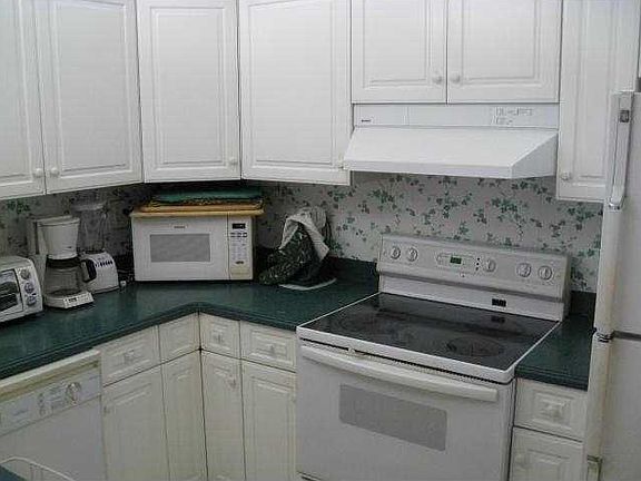 2nd image of 3000 NE 48th St APT 102