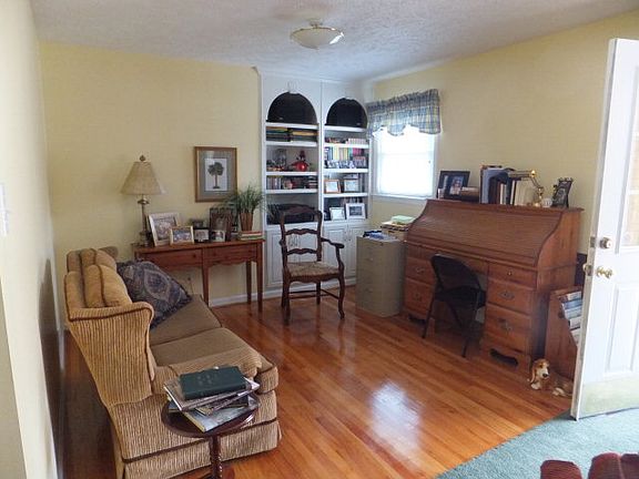 2nd image of 3411 Belmont St