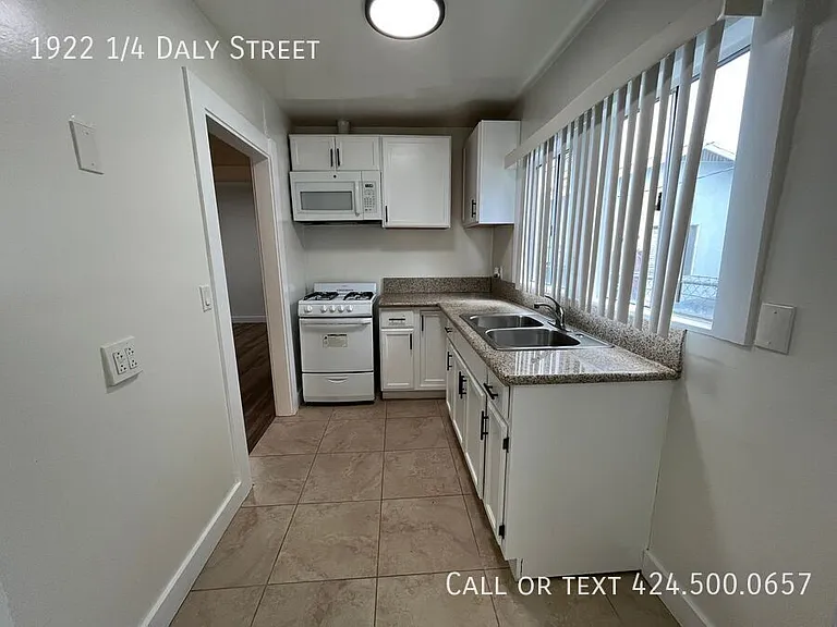 1922 1/4 Daly St — Photo 9