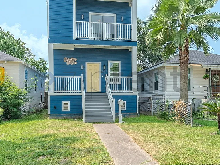 4123 Avenue M 1/2 — Photo 2