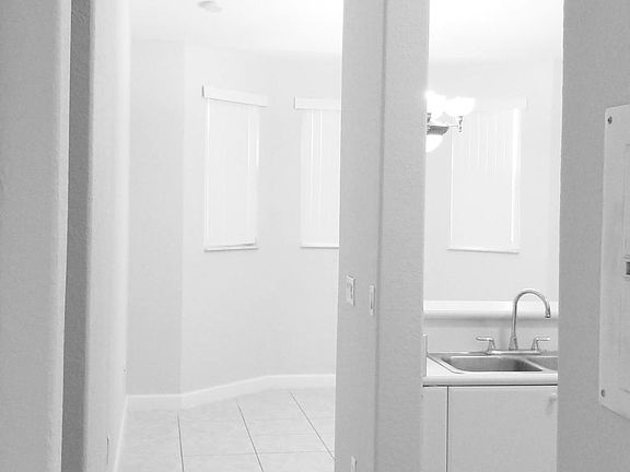 5th image of 2637 SE 16th Ter Unit 204