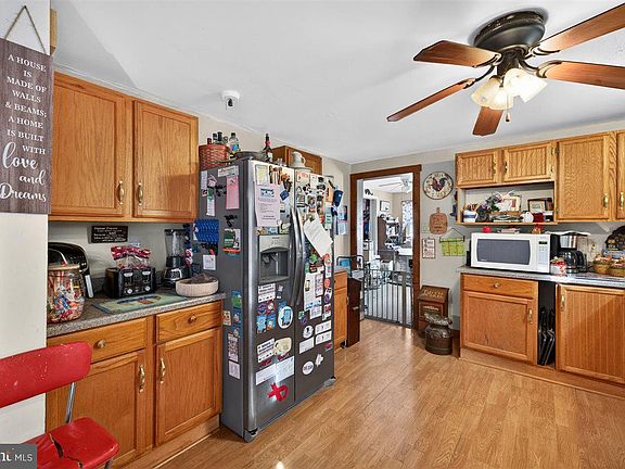 3rd image of 914 Gallo Rd