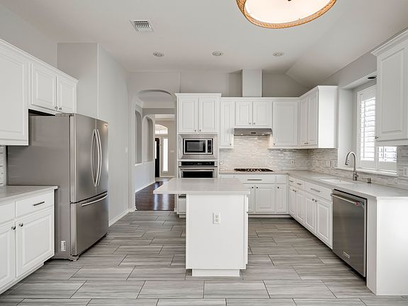 3rd image of 2916 Alsatia Dr