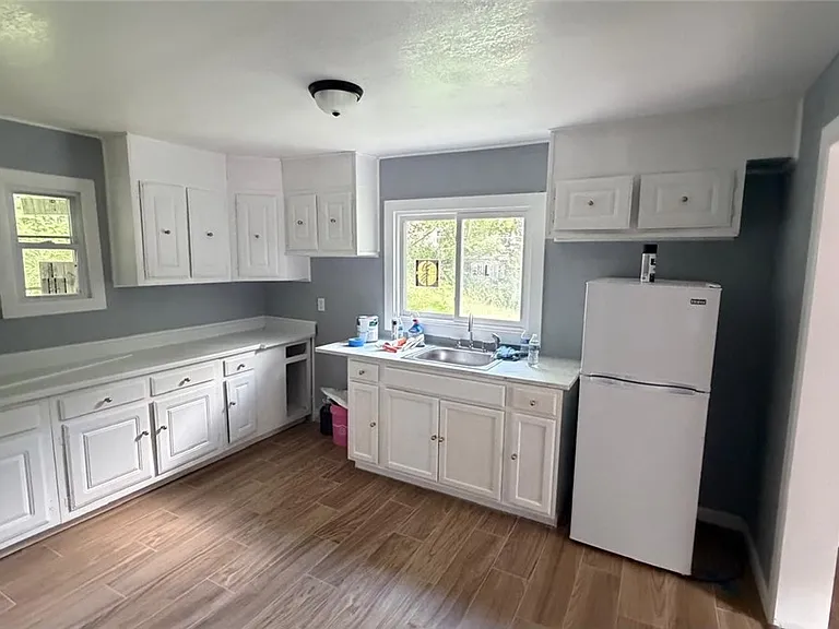 1021 California Dr — Photo 5