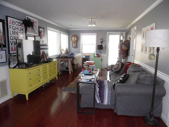 2nd image of 11097 Center St E