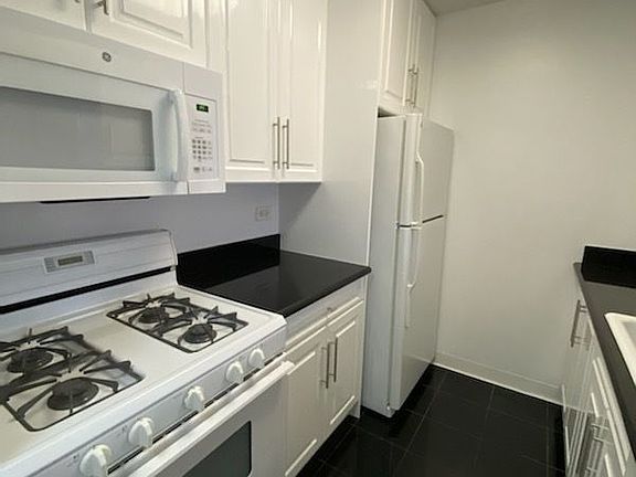 2nd image of 400 E 71st St APT 16H