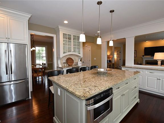 5th image of 647 Treeside Ln