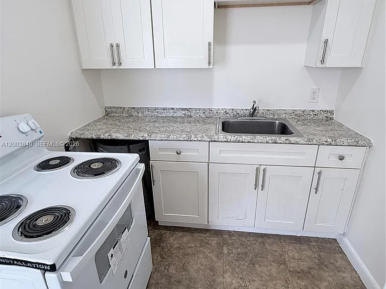 801 N H St #1 — Photo 1