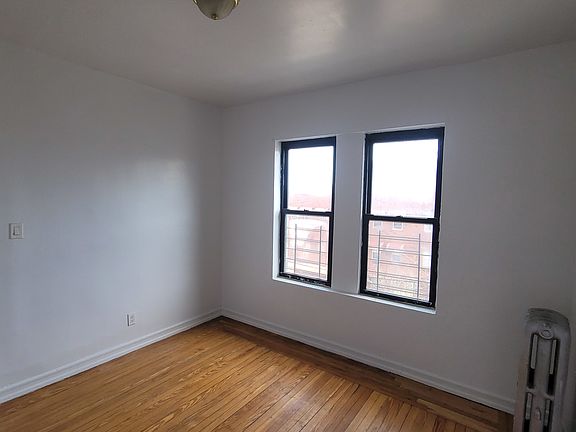3rd image of 1841 Mohegan Ave #O7