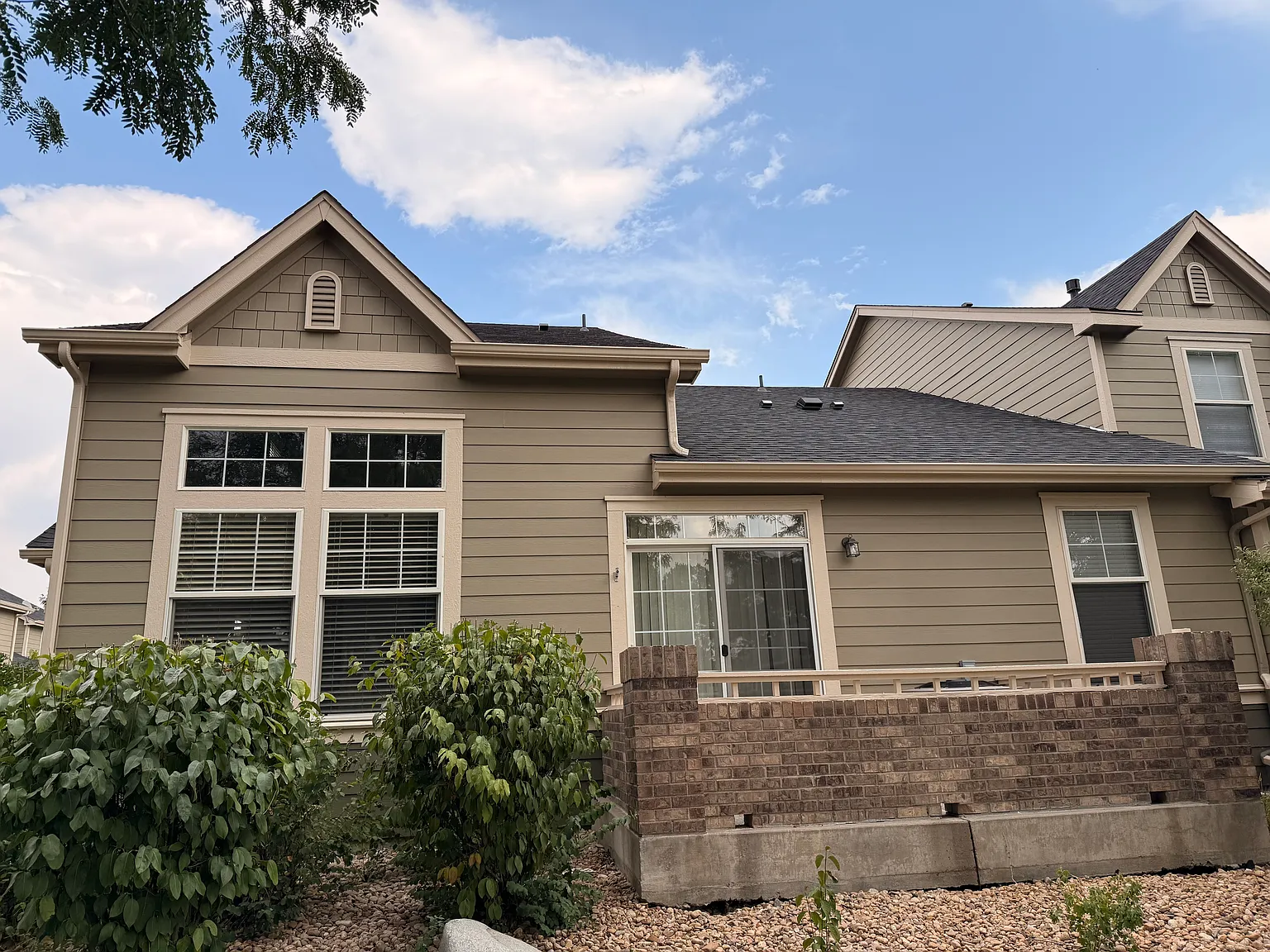 3 bed, 2453 sqft, $2,650 — Photo 2