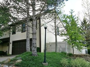 831 Cranberry Ln, Akron, OH