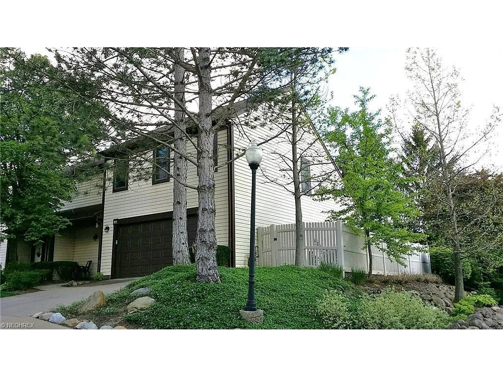 831 Cranberry Ln photo 1