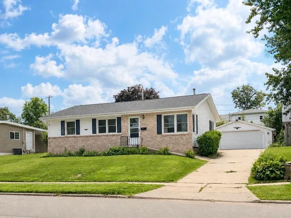 2565 23rd Ave, Marion, IA 52302