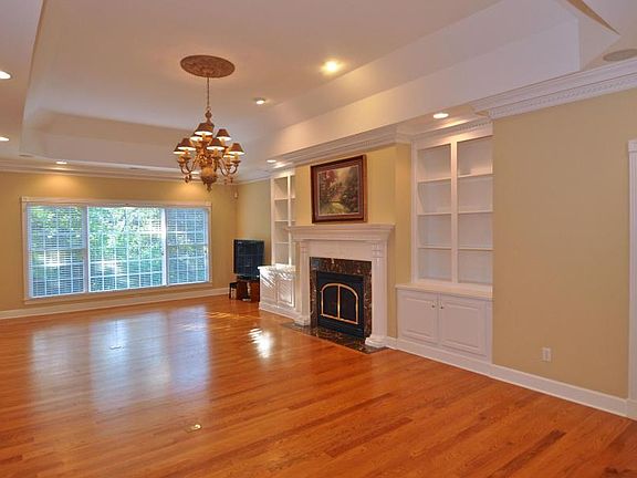 4th image of 1911 S Whitehall St